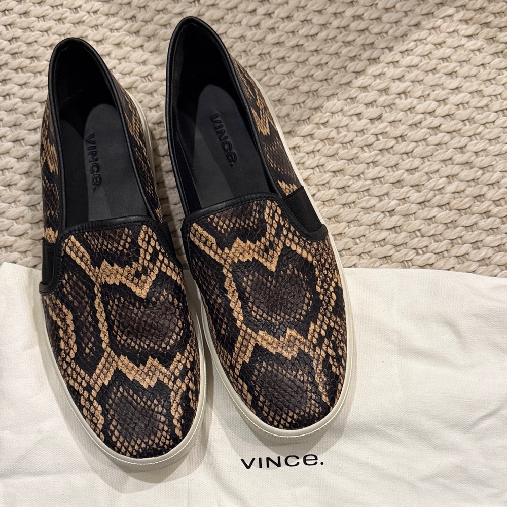 Vince Women’s Blair Snakeskin Black Slip-On Shoes Size 6.5